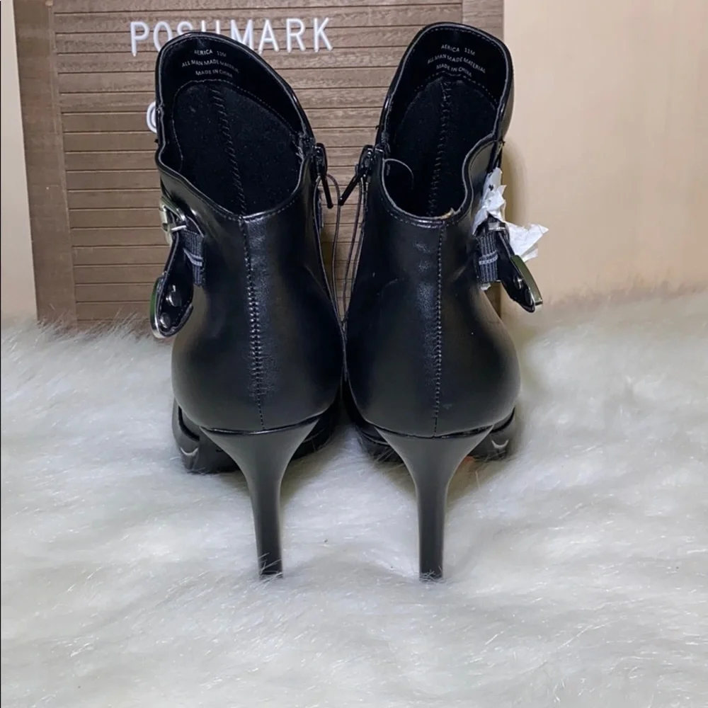 ANDIAMO Aerica Heeled Ankle Booties